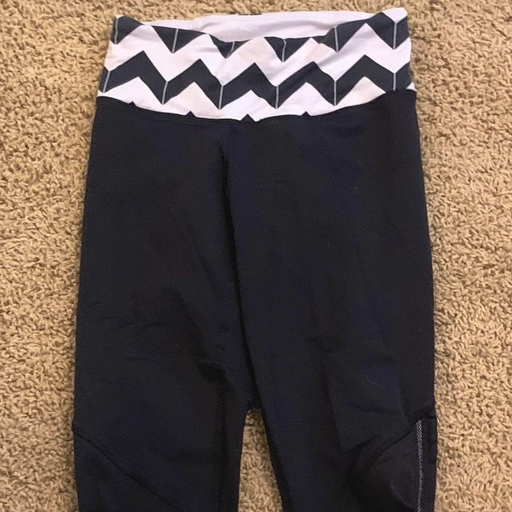 black lulu lemon capri leggings